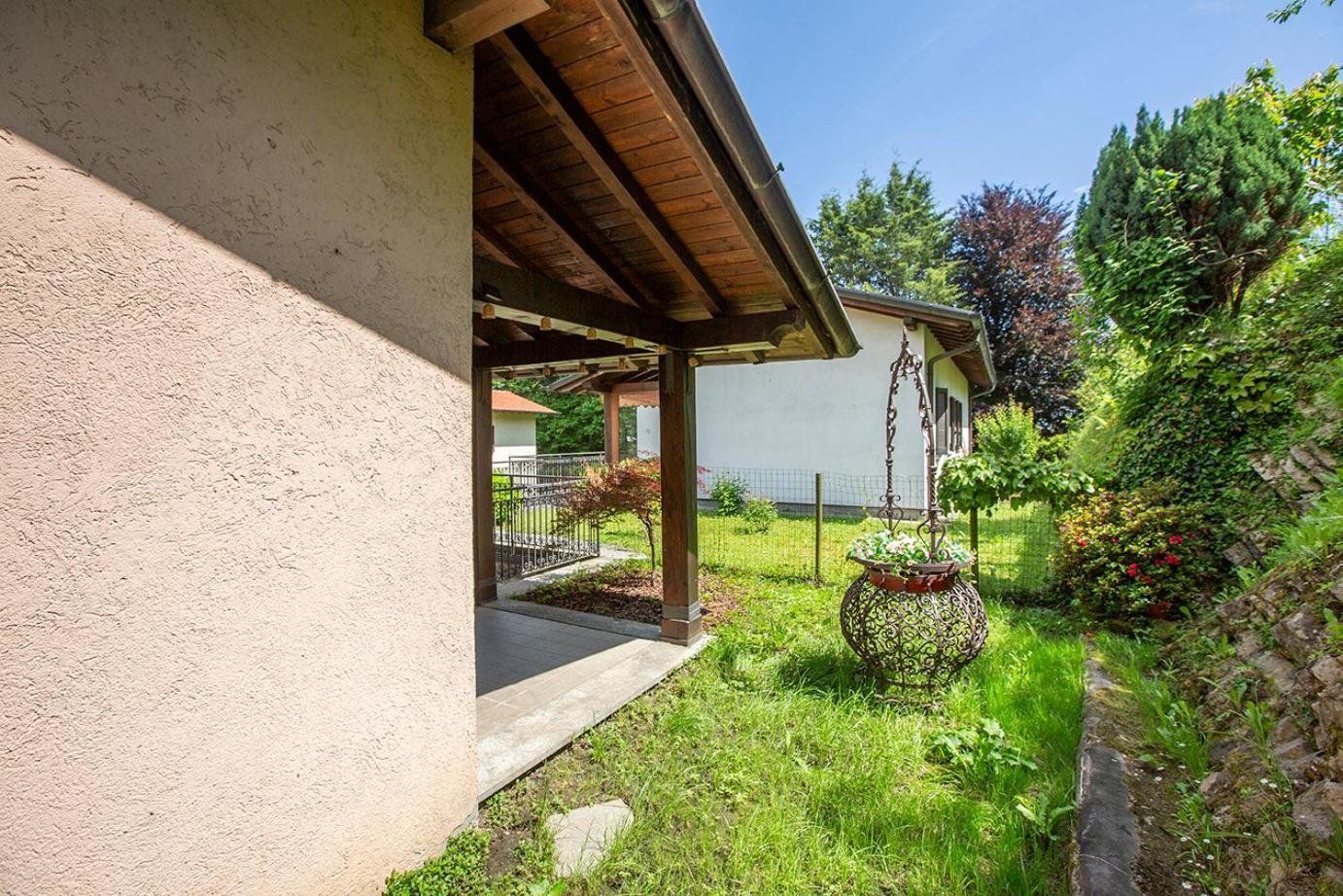 L'Acero Rosso - Giardino Privato E Box Auto Menaggio Exterior foto
